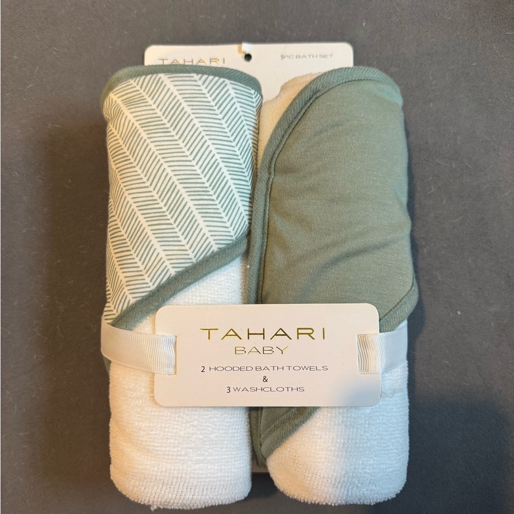 Tahari Baby Green and White Hooded Towels Set